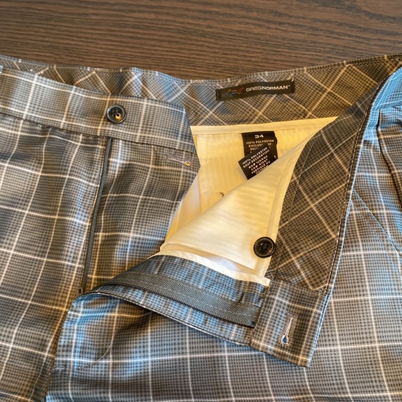 Mens Greg Norman Gray Striped golf shorts - size 34 waist - Picture 9 of 9